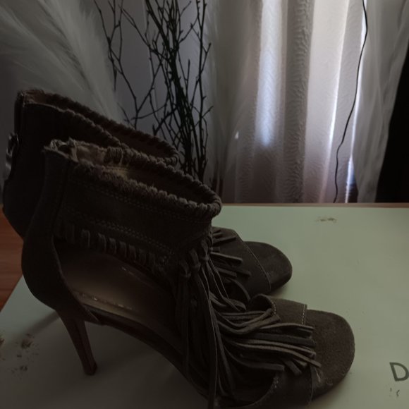 Shoes - Picture 2 of 3